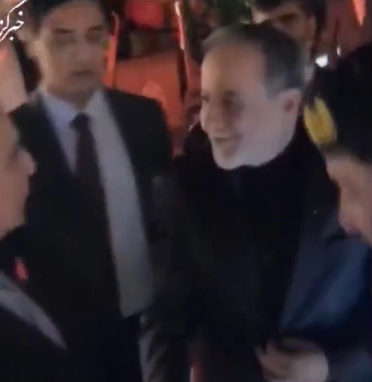 伊朗外长阿拉格奇，将率领伊朗代表团，于今晚抵达伊斯兰堡。

这是最新的消息。
