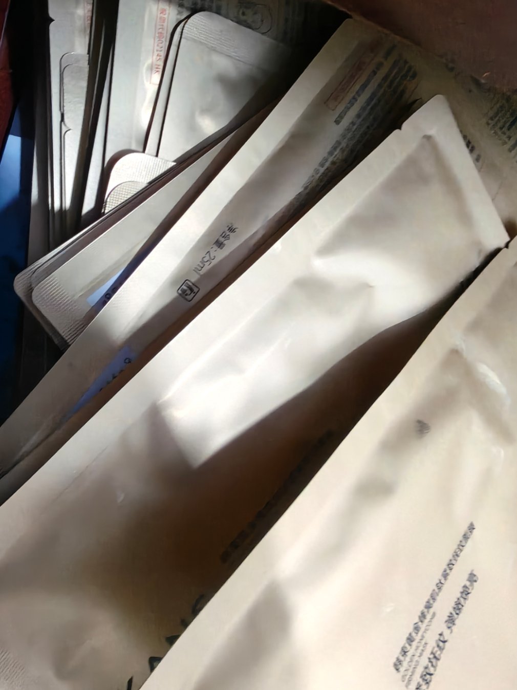 这个面膜是真的抗造我服了我基本上是每天都会做面膜的频率，依旧剩下这么一大堆