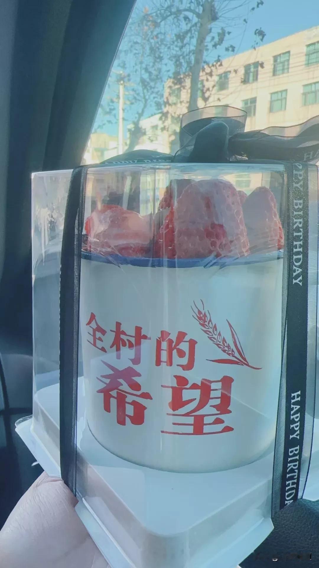 如果说一个人没有父母，没有子女，只有亲戚，那么大家觉得在他去世之后，他的房产应该