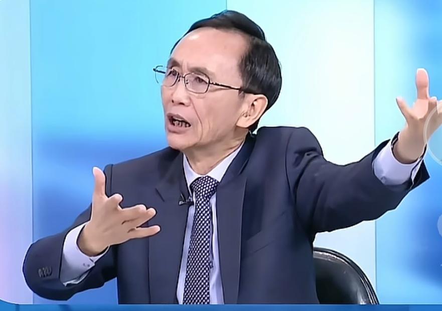 台湾地区媒体人吴子嘉说，当中国国民党还在纠结两岸统一时机还未成熟，还要等民意凤两