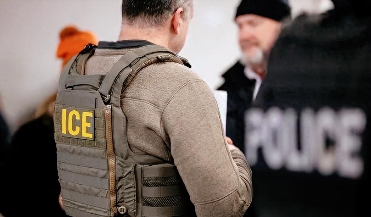 如今在美国坐飞机还要提心吊胆，美国移民部门靠着机场安检提供的信息已经抓了800多