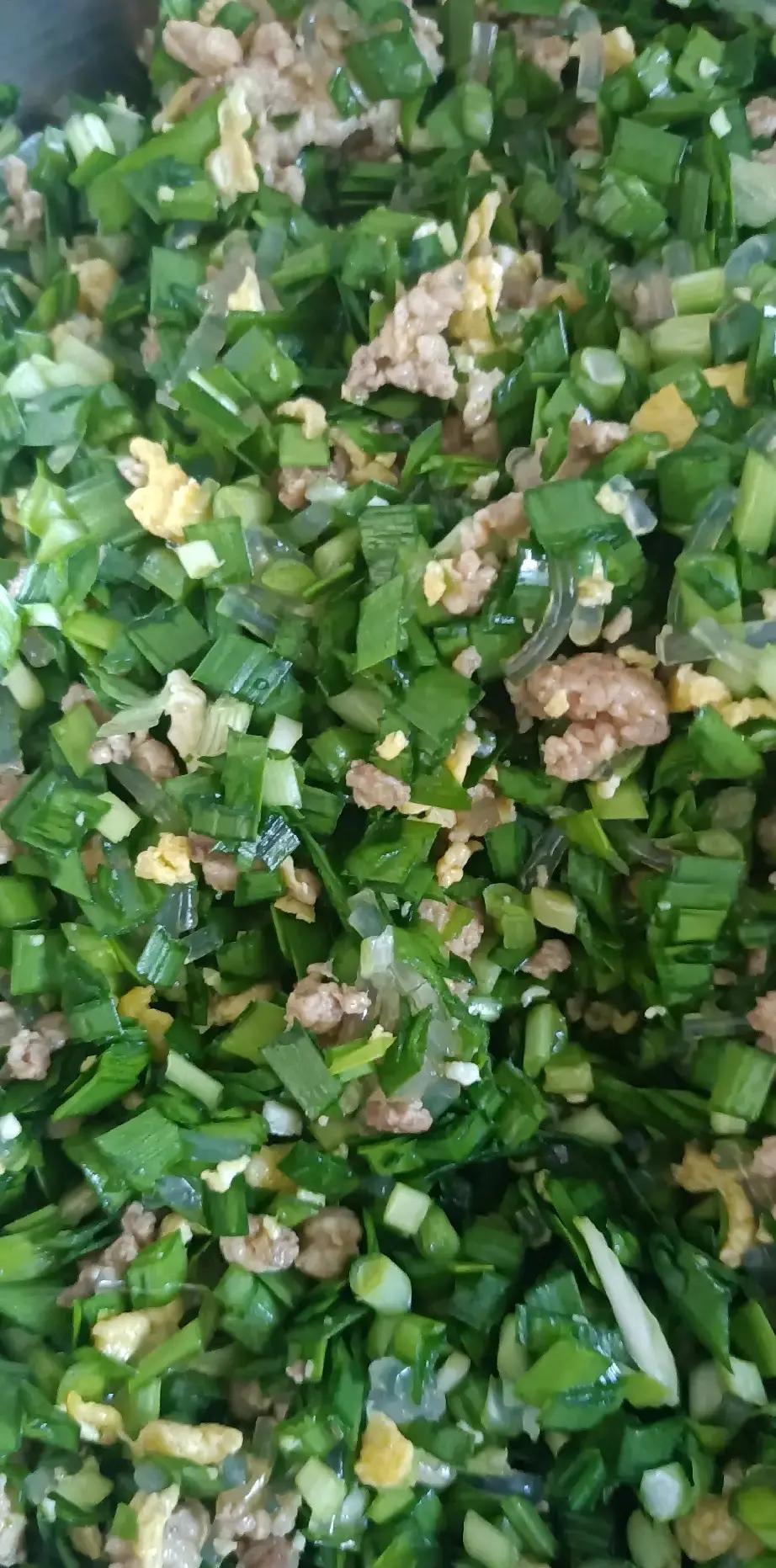 亲家母说想吃韭菜盒子！非常简单，安排！
昨天亲家母六念叨，想吃点韭菜盒子，但由于