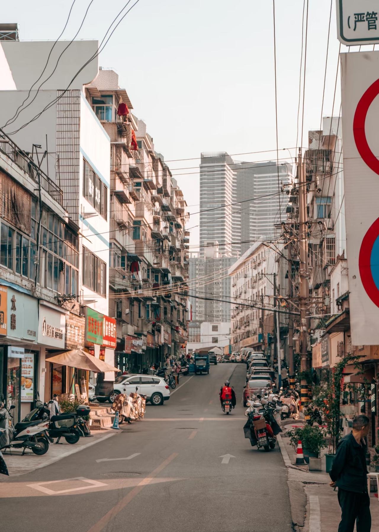 人性本能的真相：

1）我们往往会低估自己的适应能力

换句话说，我们总是会高估