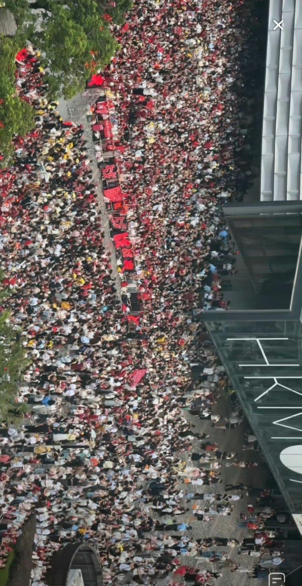 肖战香港活动现场，堪比国庆热门景点现场 