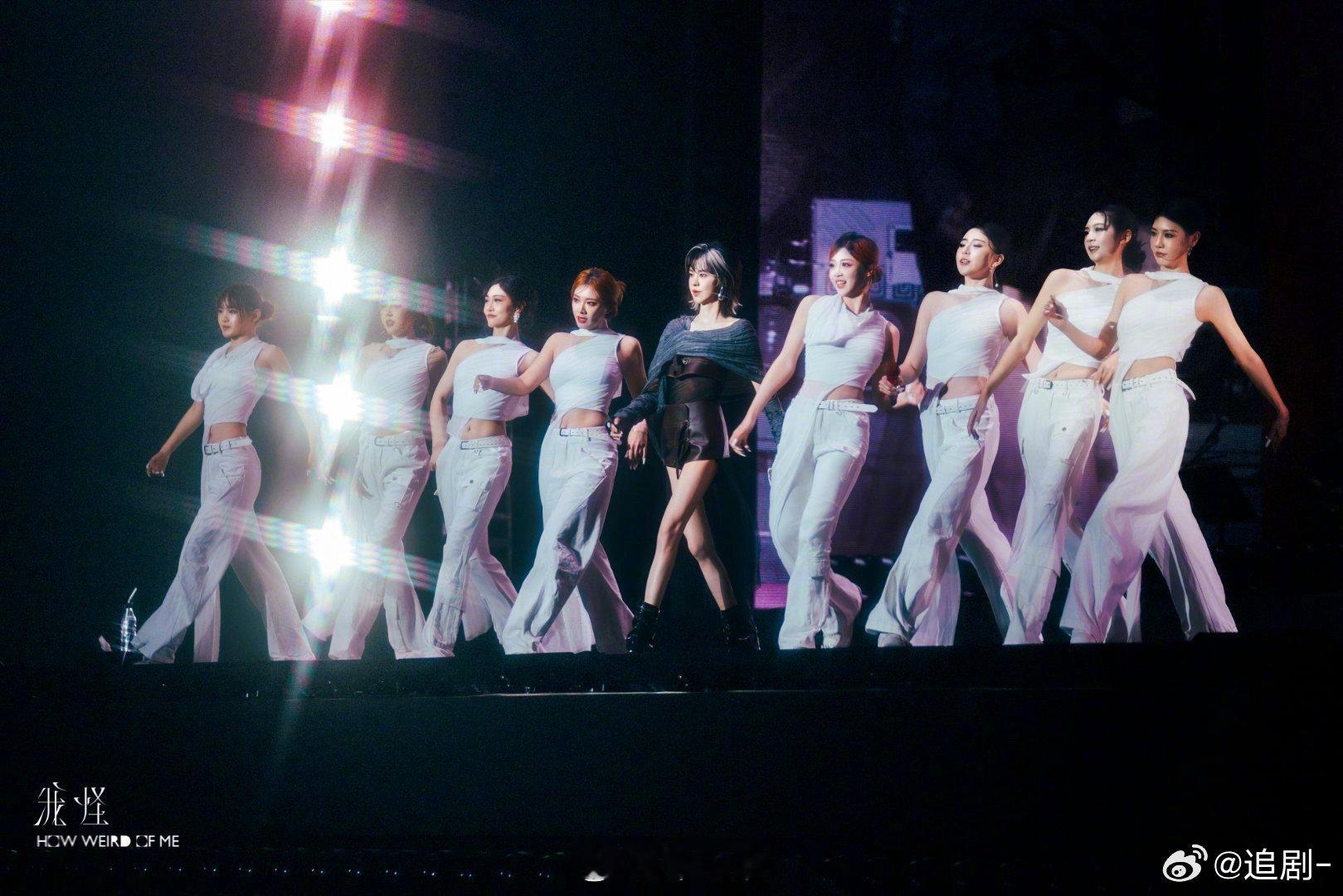 郁可唯钢丝球上长了个人 郁可唯演唱会造型自带笑点！亮片满身本是仙女下凡，她却自嘲