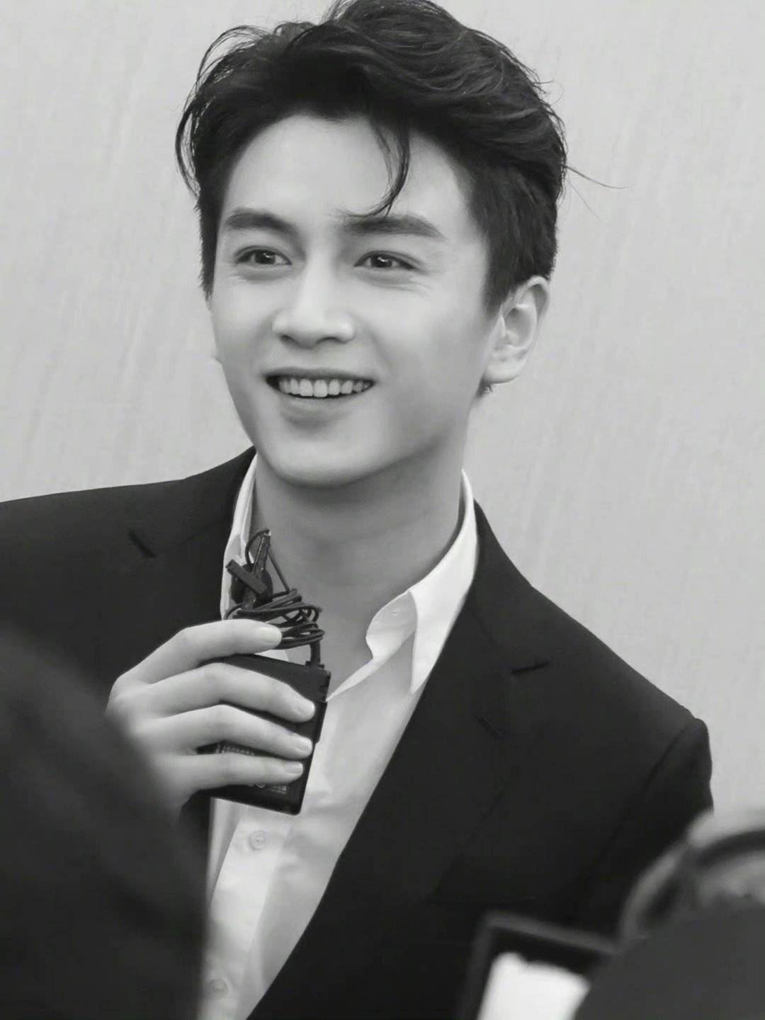 但是于正捧人的时候能不能多多少少也卡一下颜，我以为陈晓宋威龙是于正的基本审美，没