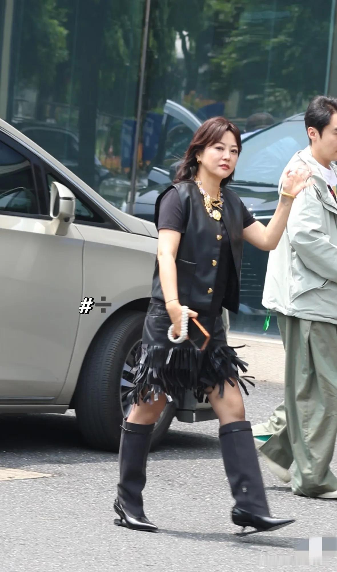 我滴天呐！不得不说，岁月果真不饶人！郝蕾是华语影坛极具独特魅力的实力派演员，演技