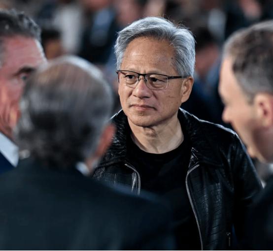 中方不愿购买H200芯片，英伟达供应商停止生产，白宫这下计谋破产了！
 
英伟达