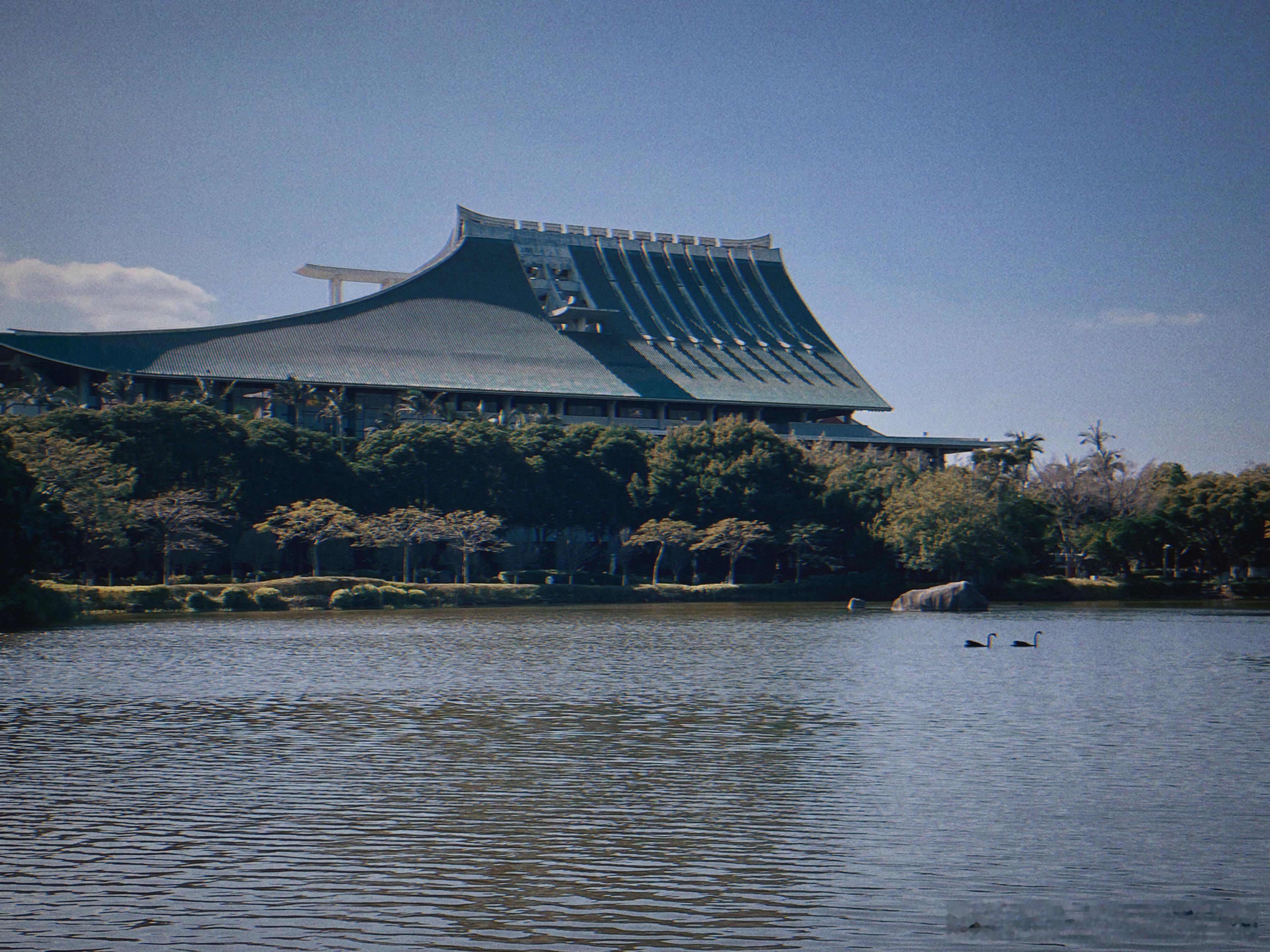 错峰出行，已经踏上回程之路。再记录一笔随行体验：1、工作日出行的体验太好，去哪里
