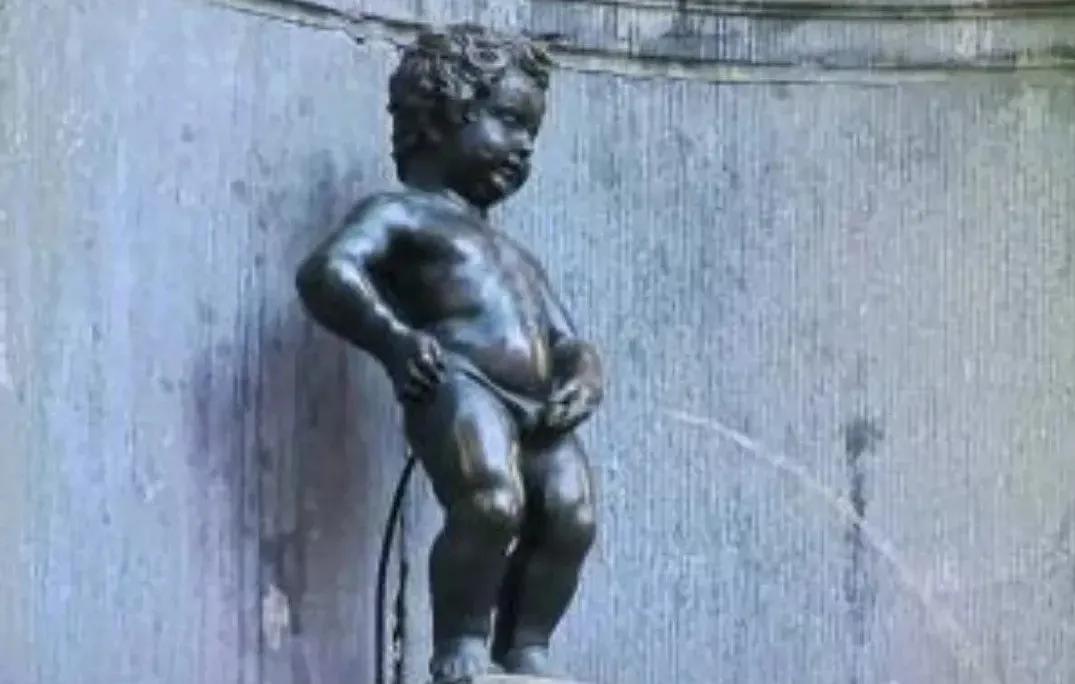 #浙江金华一景区现不雅水龙头#
看过视频评几句：

如果说这个设计灵感来自于比利