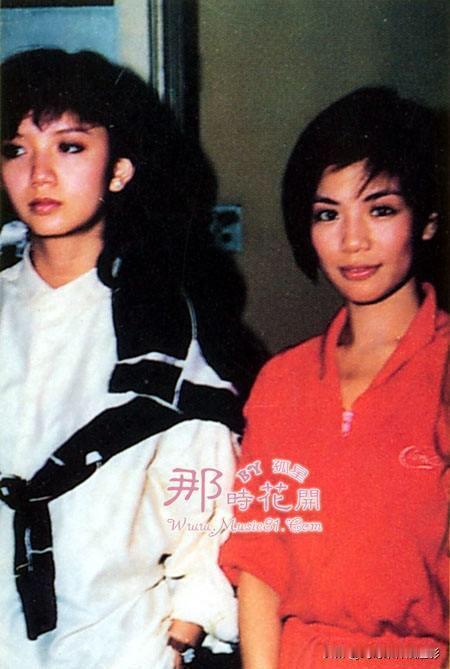 翁美玲合影照📸
阿翁娇俏面容
笑起来梨涡浅浅，眼里有光
同框的女星或温婉大气，