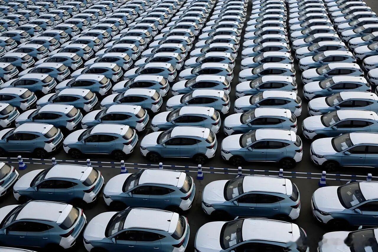 2025车圈大事件 如果非要用一个词来定义汽车市场的2025年，我觉得是“分水岭