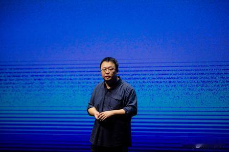 罗永浩终究还是遭反噬了！9 月 27 日晚间，罗永浩昔日的 “恩人” 郑刚突然出