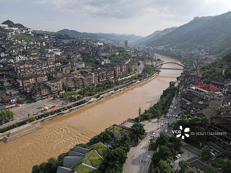 兵力差十几倍，补给彻底断档，四面八方全是敌军死锁包围圈。3万残兵被困绝境，被40