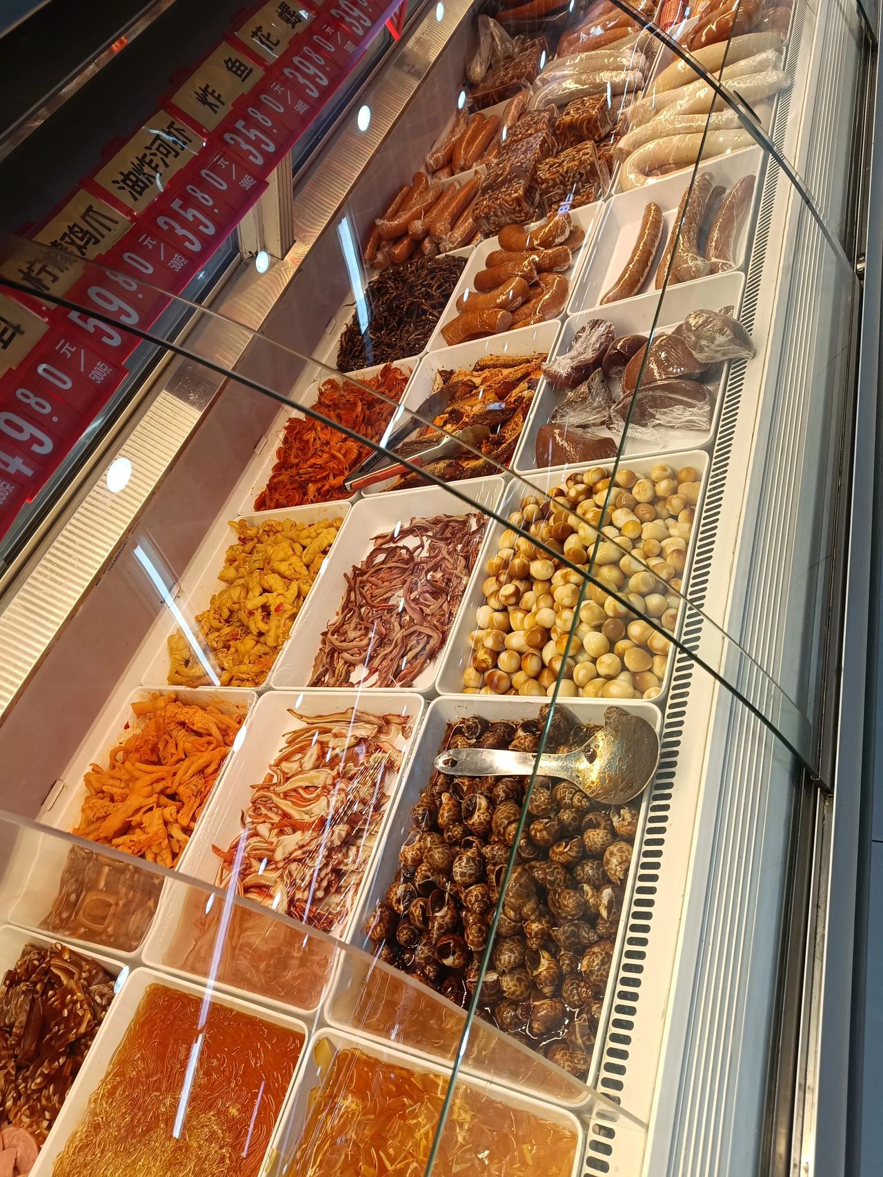 我一直想减肥啊，可是看到这些美食，我真的又控制不住了啊，体重一直在增加，真的是好