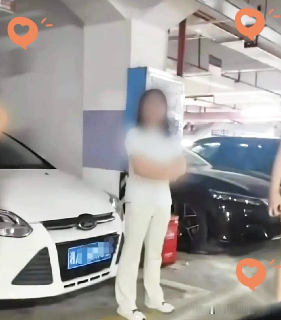长沙霸姐那肢体语言说实话挺正常，据说愿出500块"私了"，还通过第三方叫亲戚挪车