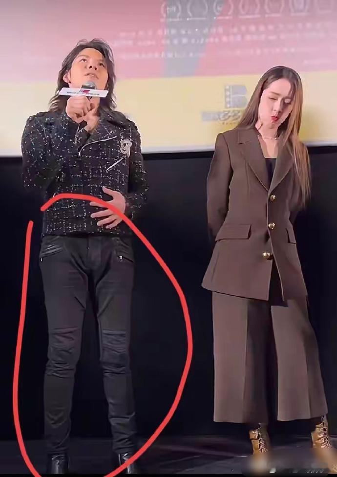 有网友吐槽向佐：强悍的爸 ，霸气的妈，漂亮的老婆和抽象的他 ​​​