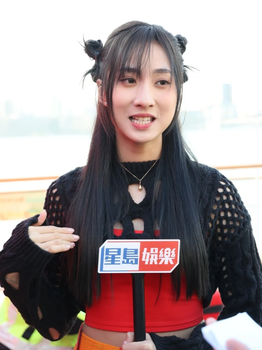 炎明熹获TVB解冻将出新歌？钟柔美表示不知