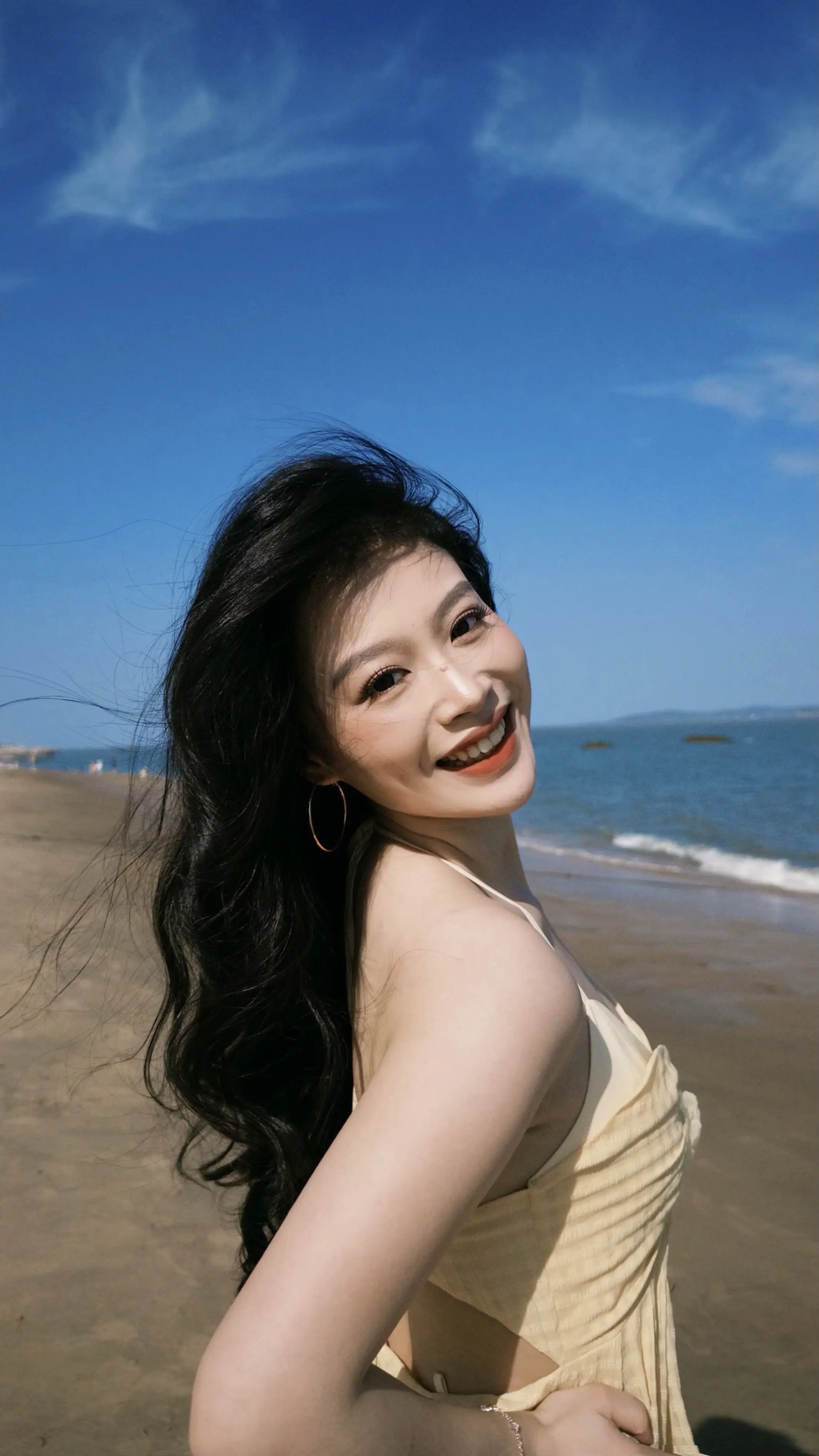 明媚自由我的形容词。