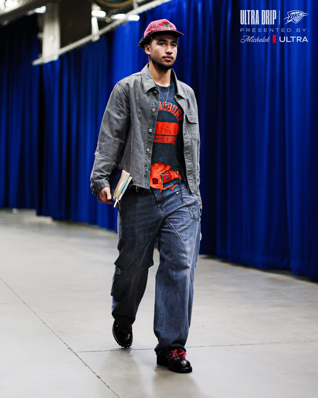 雷霆对太阳的常规赛收官战即将开始，马戴派出的首发是：托皮奇、麦凯恩、多尔特、阿龙