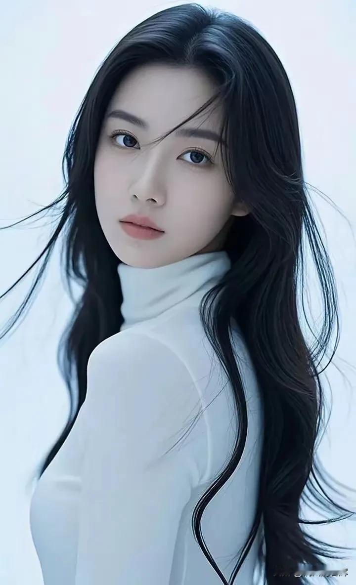 白衣秀色照人眼，清丽无邪美如画。