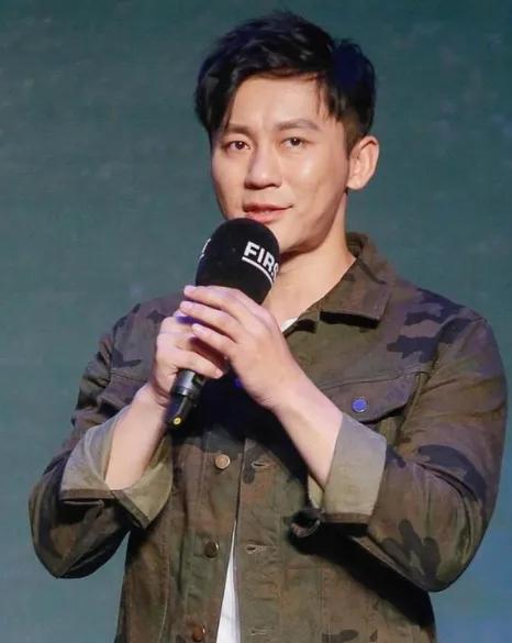 演艺圈33年不能总当大黑牛，44岁的李晨已经陷入进退两难地步!

还有人记得，李