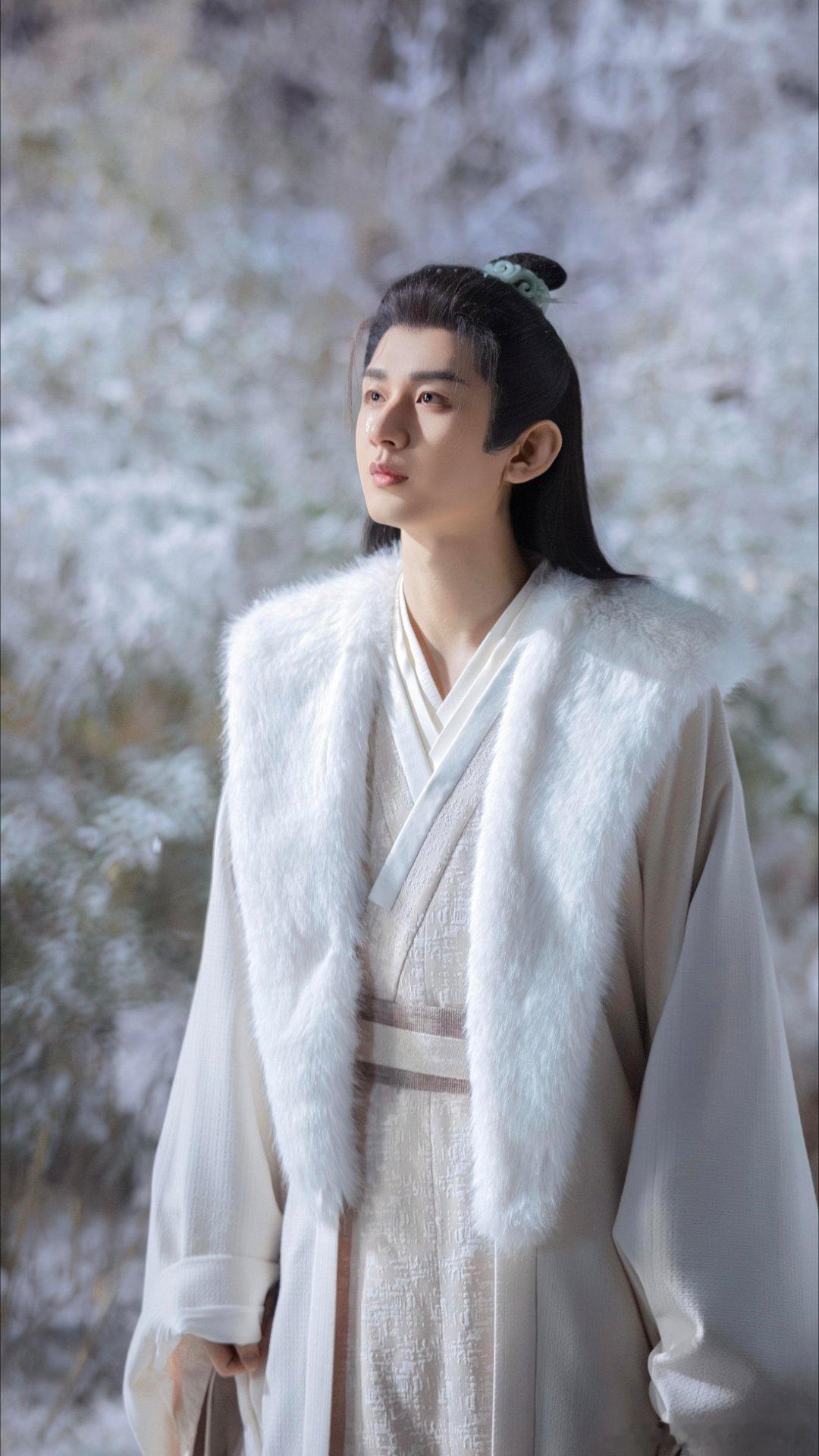 成毅扫弟机 谁懂啊！成毅和周奇剧宣互动超有爱，喊奇弟击掌超甜，这内娱扫弟机也太圈