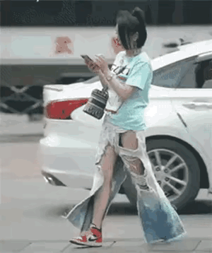 1：她们所谓的时尚到底是什么？怎么变得有点看不懂了啊？
2：瞬间觉得自己的童年不