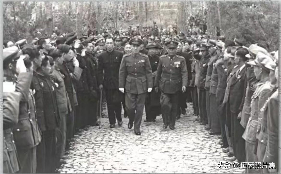 【老照片背后的故事180】
1947年3月26日，蒋介石在南京灵谷寺为一年前因空