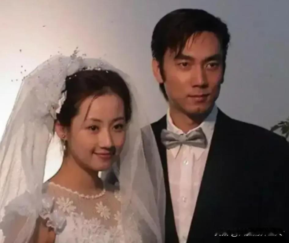 1994年，林依轮甩掉人老珠黄的发妻，转身娶了选美冠军西华，婚后他将600万积蓄