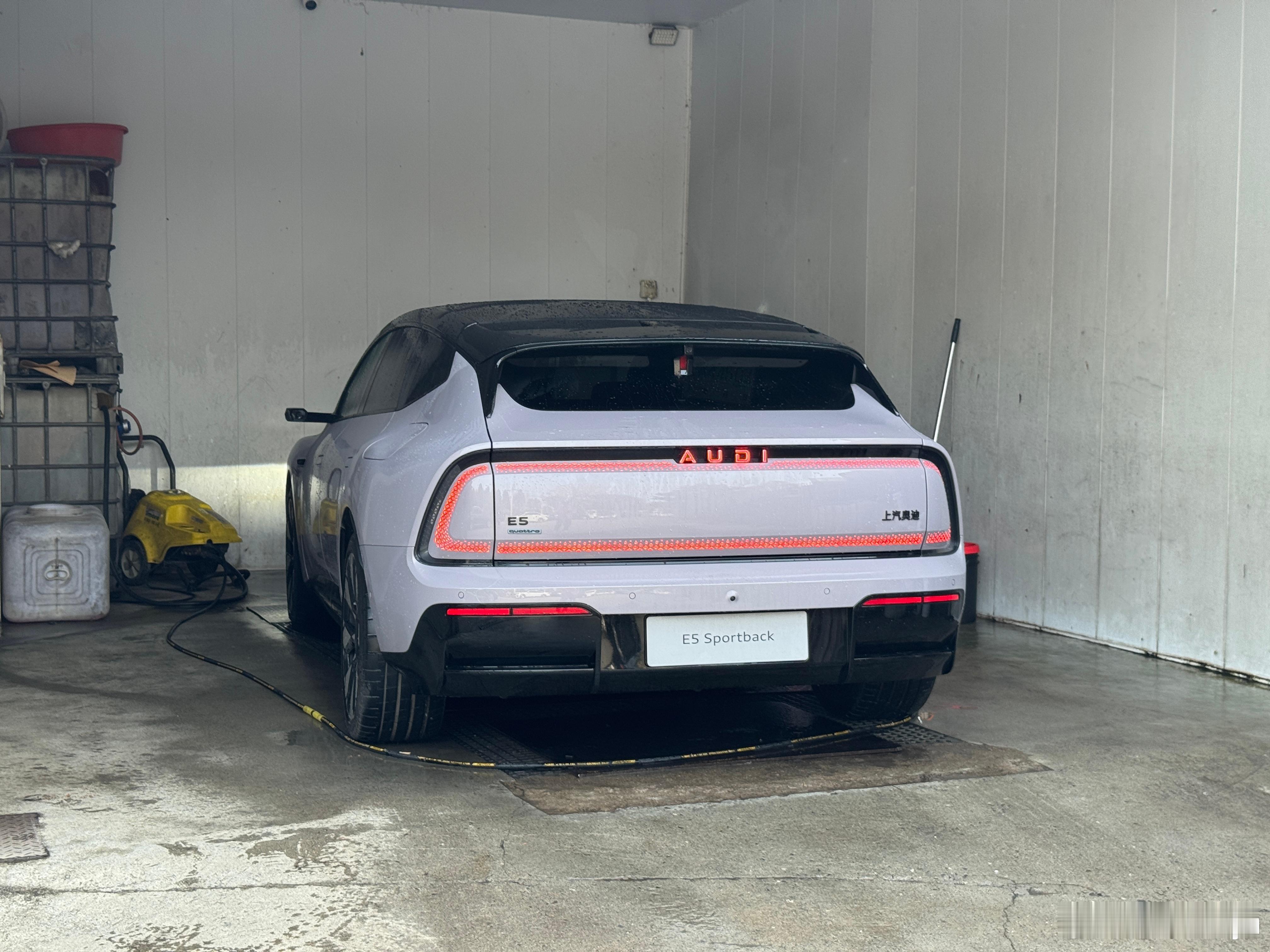 这车颜值我觉得还行啊[允悲] ​​​