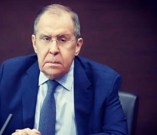 拉夫罗夫最近有点不对劲，这位当了20多年俄罗斯外长的老外交家，最近连续两件事让人