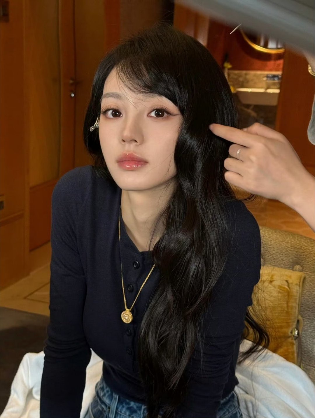 私服出妆vs礼服定妆这怎么回事，化妆师和修图师谁的锅？ ​​​田曦薇妆发 ​​​