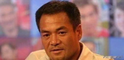 1994 年，王志文抢走了尤勇智的女友许晴，尤勇智到葛优家痛哭，葛优安慰他说：“