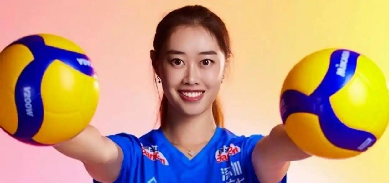 可是很多圈里的人一眼就觉得，这大概不是普通的聚会那么简单，而是“散伙饭”的信号。