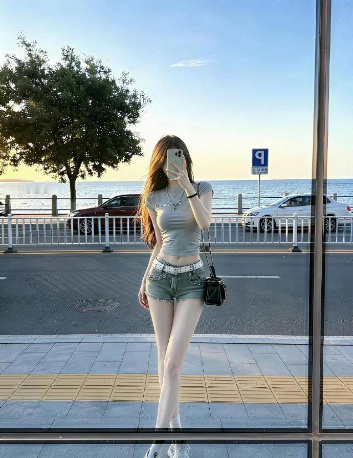 假如这两位都只要8万的彩礼。是你，你会选谁做你的老婆？ 