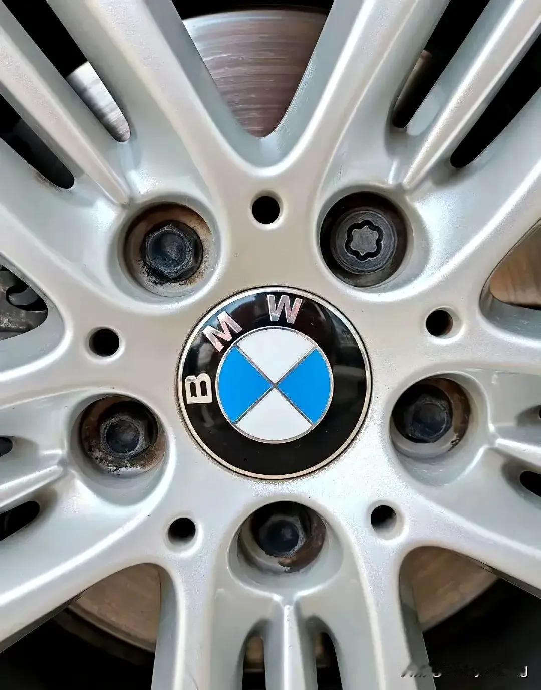 遏制中国战略的溃败！

路透社报道，欧盟拟放弃2035年禁售新燃油车的安排。
