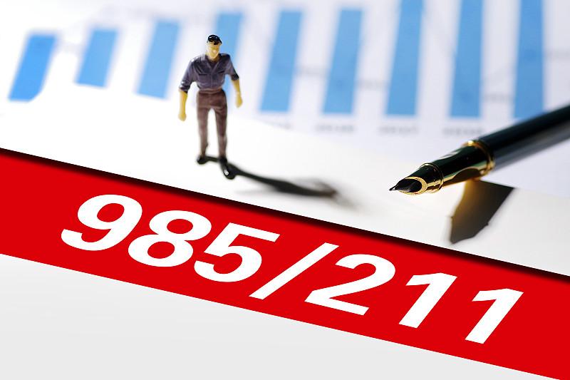 能上211的分数，结果去了双非，现在会不会后悔？

其实每年高考后。
确实有一部