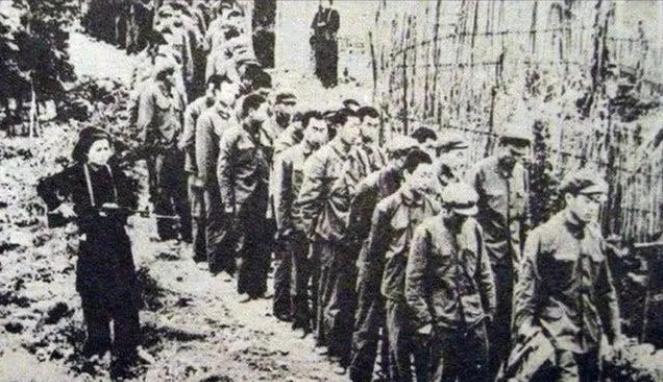1979 年战俘交换，二百余名战士归国。刚跨过边境，许世友下令：连长、指导员移交
