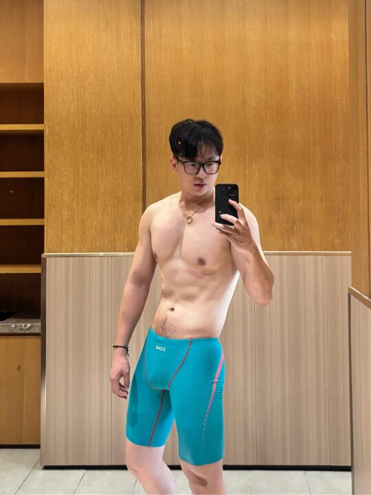 来和我一起游泳吧🏊