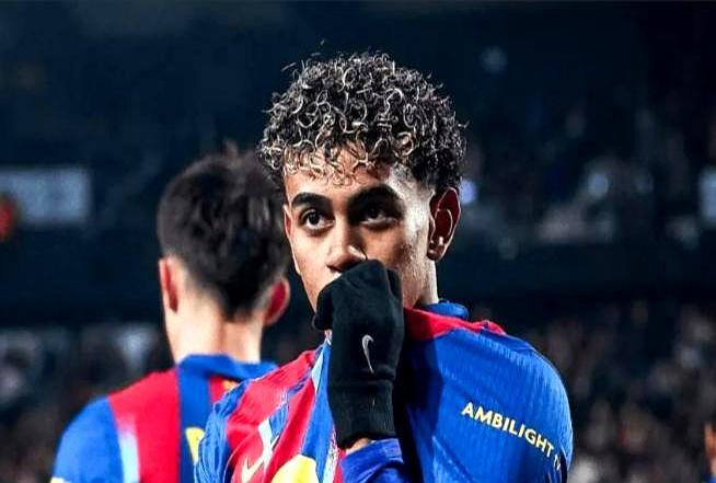 还在说这赛季五大联赛提前结束没悬念？英超西甲现在杀得脸都红了。
 
拜仁领先多特