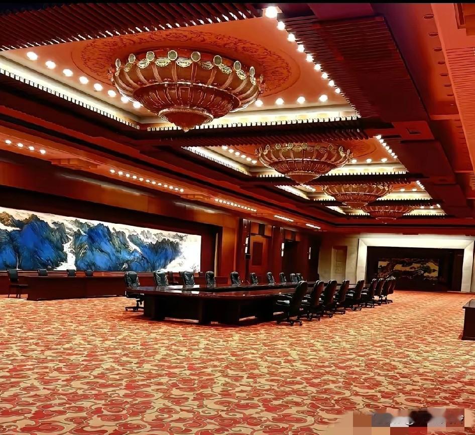终于理解鲁比奥，为什么对着大会堂天花板赞不绝口！
这就是天花板中的天花板！这简直