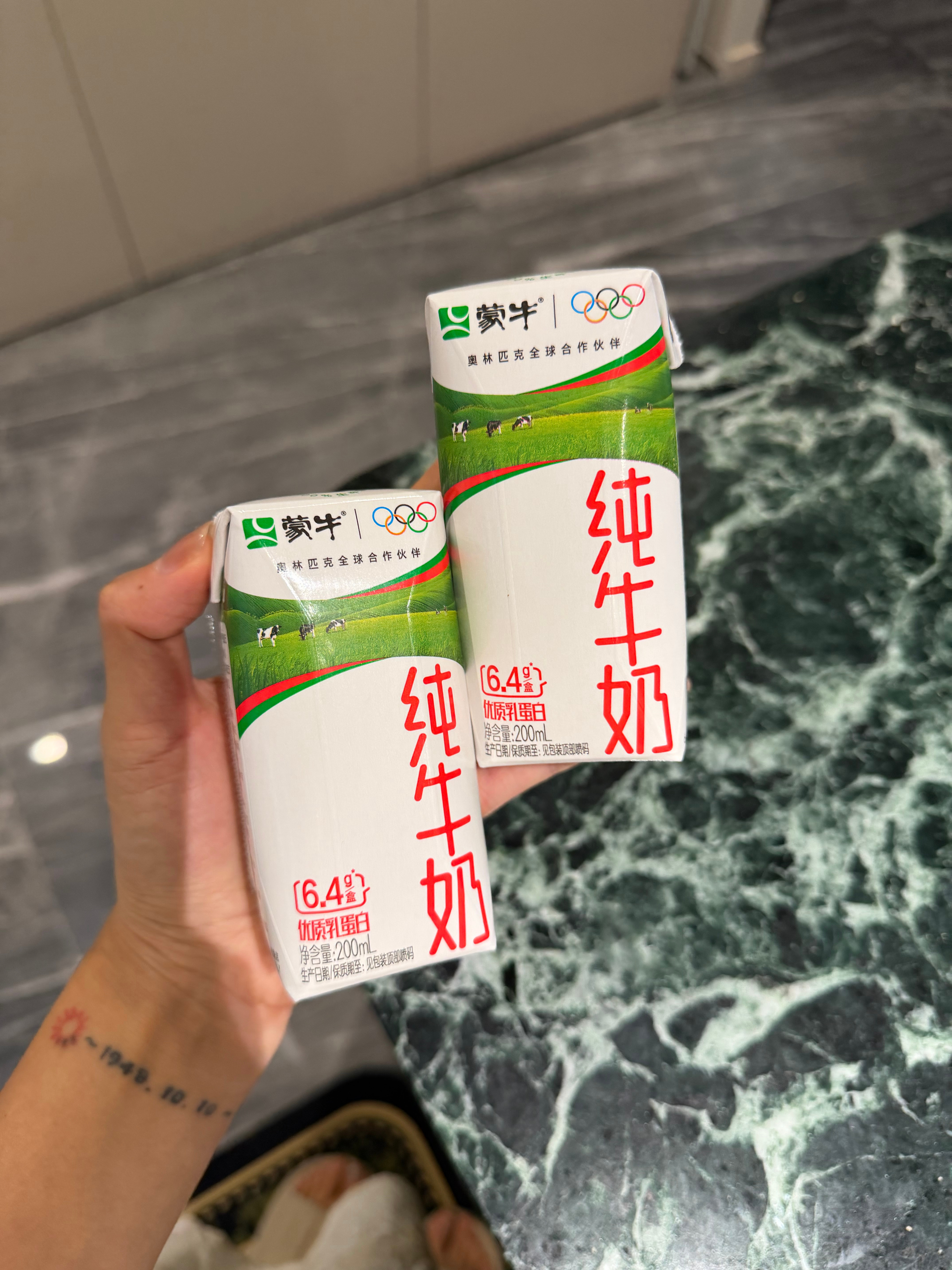 刚看完蒙牛和央视联合出的纪录片，真的瞬间被戳中！原来一杯普通的牛奶，藏着咱们中国