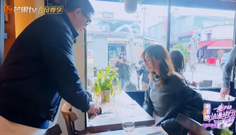韩庚的相机在卢靖姗身上没停下过妻子的浪漫旅行看韩庚为卢靖姗拍照的样子，简直就像是
