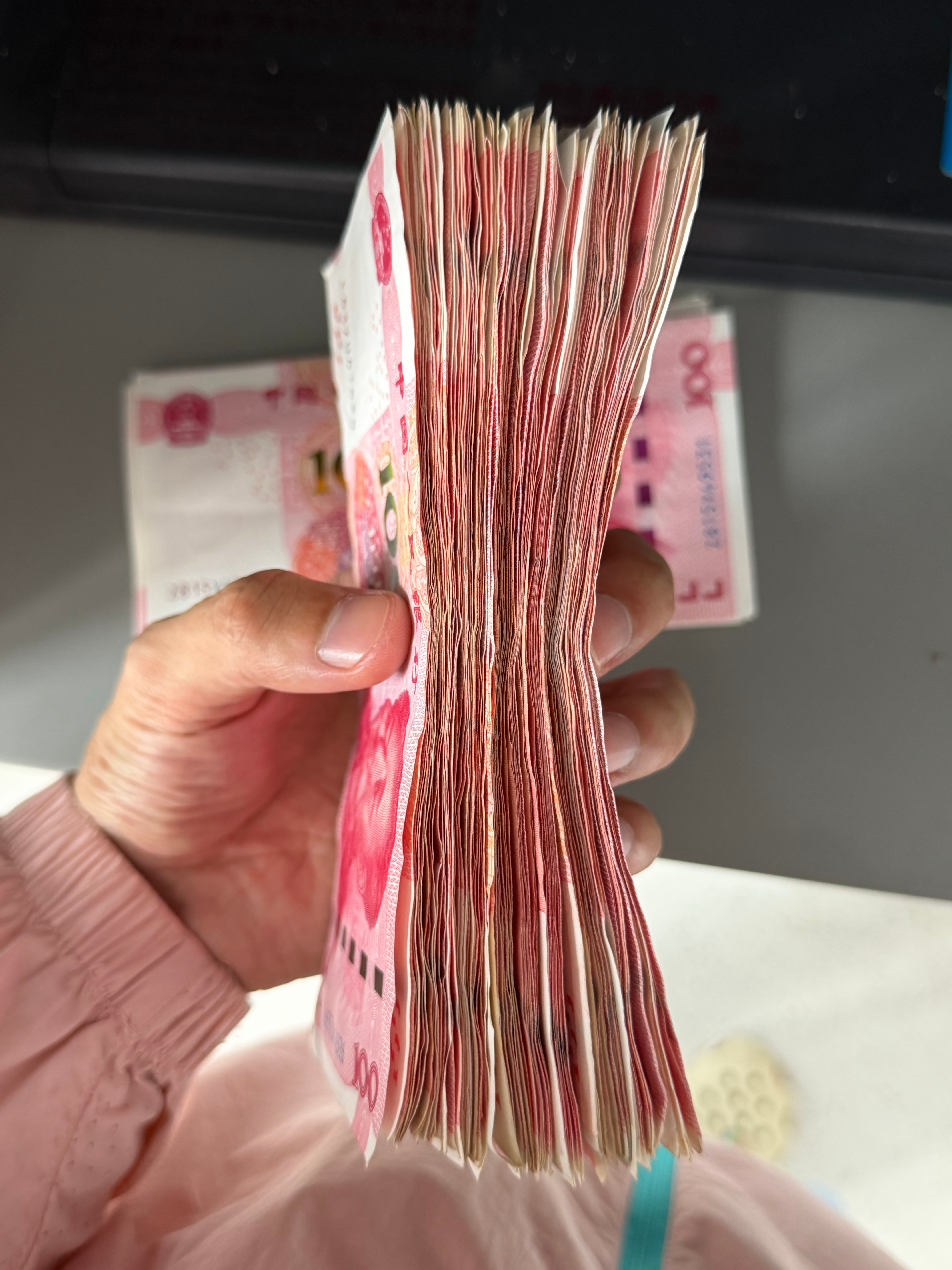 一万块的威力被严重低估了如果你真的不知道低估了多少那就是这么厚一叠如果每天在家做