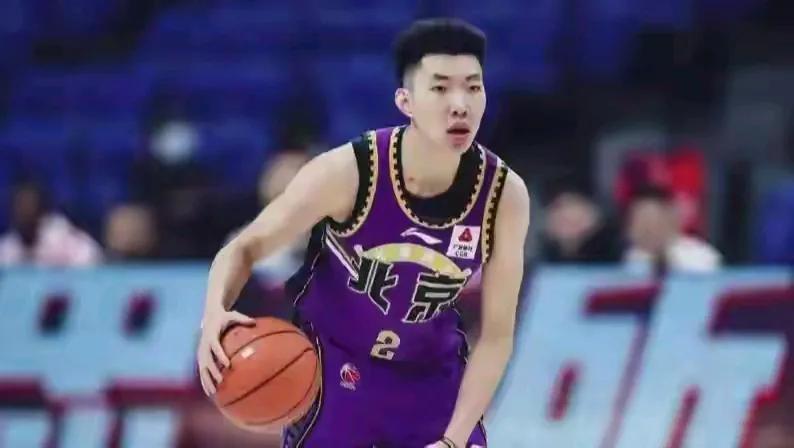 很难理解北控男篮，突然不用廖三宁了，让刘晓宇打首发，他什么年龄了。
第一，北控男