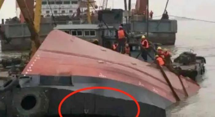 2006年，一艘沉入江底2天的船被捞出，突然，舱内传出微弱的“救命”声，救援人员