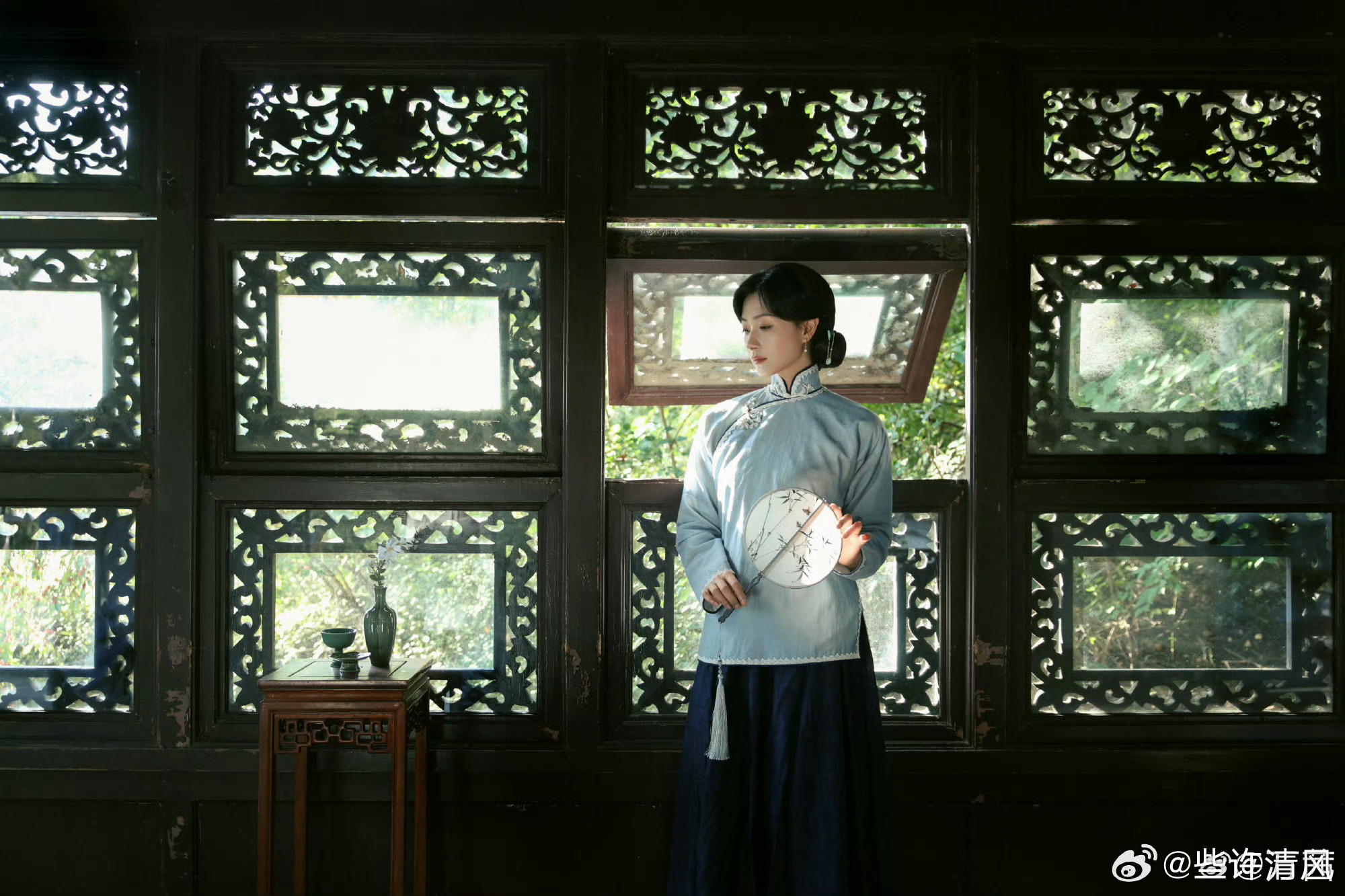 万茜唐宫仕女图彻底被万茜的国风手绘惊艳！现场提笔绘制唐宫仕女图，笔墨清雅古韵悠长