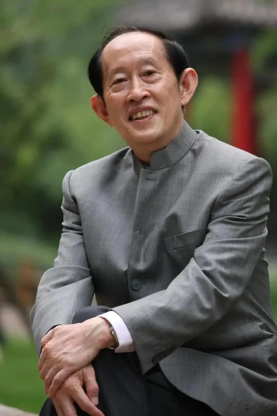 王立群教授有段话说得好：“牛不与马争快慢，日不与月争明暗，夫不与妻争输赢，兄不与