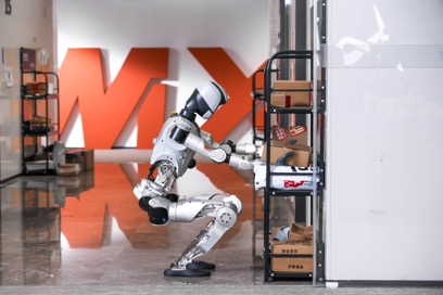 逐际动力发布具身Agentic OS系统LimX COSA，连接机器人与物理世界